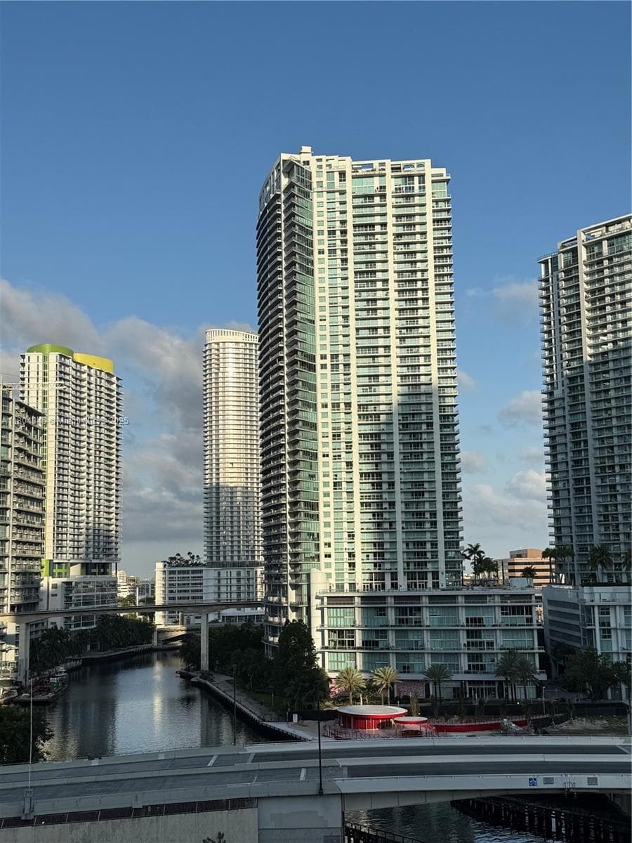 Mint at Riverfront Unit 1605 condo rented at 92 SW 3rd St # 1605, Miami FL 33130